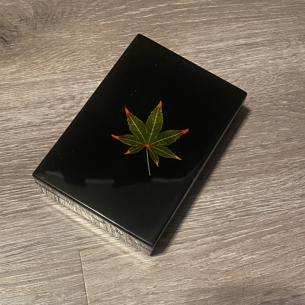 Black Box with 420 Leaf Design